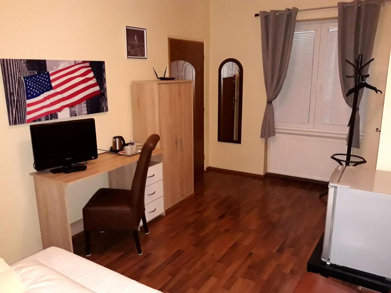 Penzion Fox Nemšová Extérieur photo