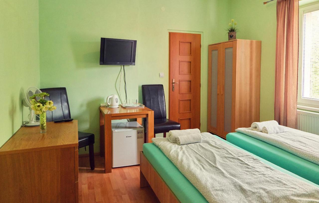 Penzion Fox Nemšová Extérieur photo