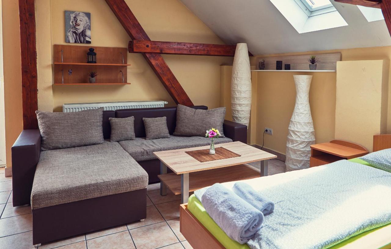 Penzion Fox Nemšová Extérieur photo