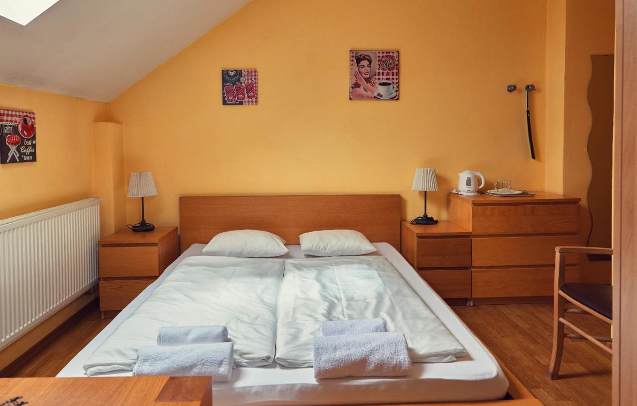Penzion Fox Nemšová Extérieur photo