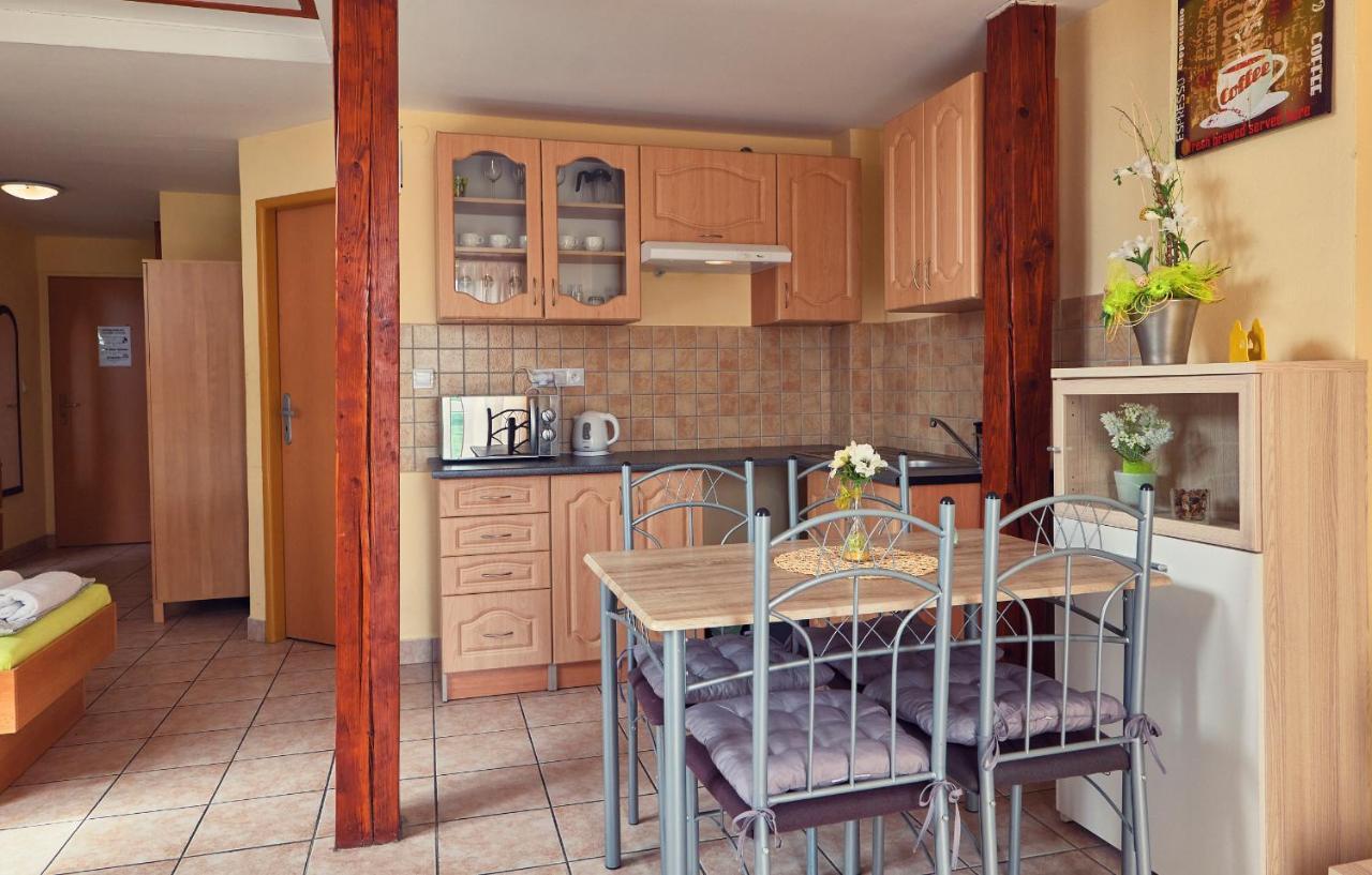 Penzion Fox Nemšová Extérieur photo