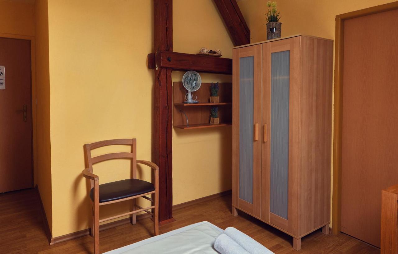 Penzion Fox Nemšová Extérieur photo