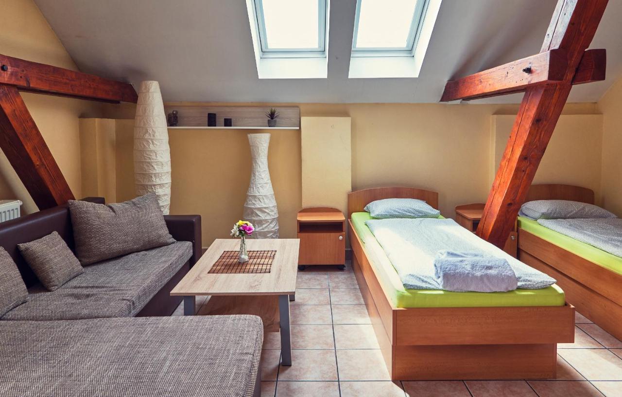 Penzion Fox Nemšová Extérieur photo