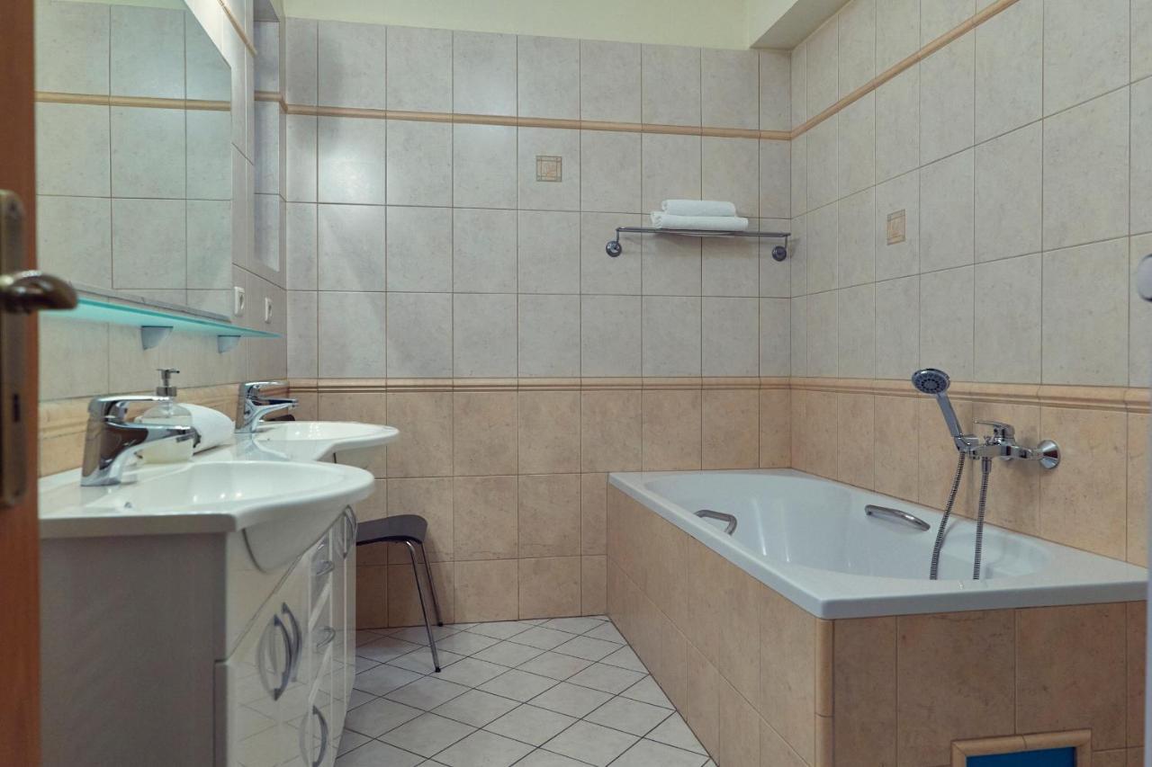 Penzion Fox Nemšová Extérieur photo