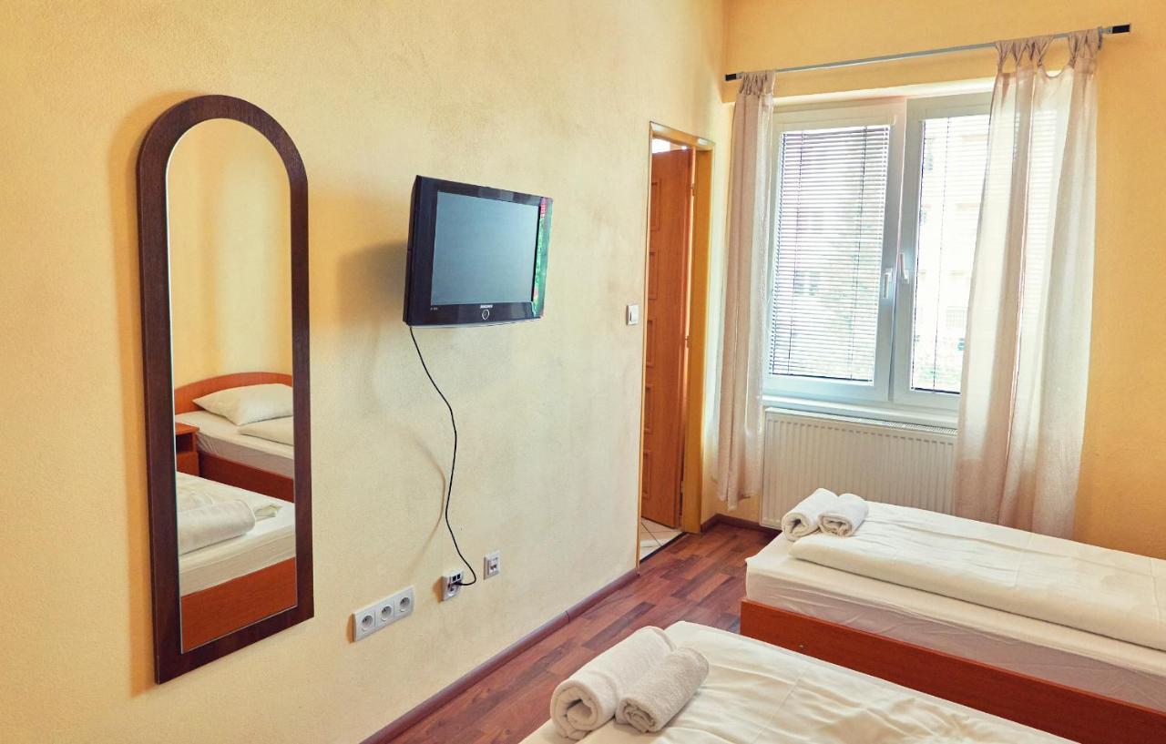 Penzion Fox Nemšová Extérieur photo