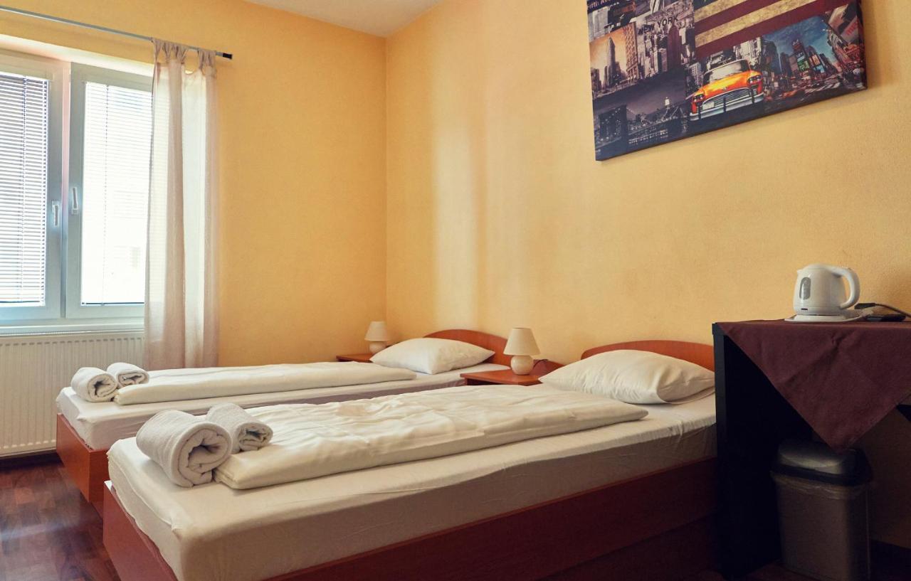Penzion Fox Nemšová Extérieur photo