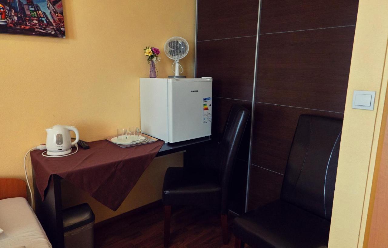 Penzion Fox Nemšová Extérieur photo
